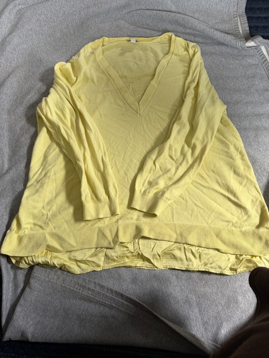 jjill Tops - J. Jill Pale Yellow V-Neck Lightweight Pullover